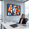 Rosto de mulher cubista com lábios vermelhos entre blocos geométricos azuis e laranja, quadro decorativo