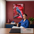 Gaio-azul pousado em galho seco com fundo vermelho desfocado em bokeh, quadro decorativo