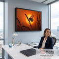 Quadro Decorativo Grande Borboleta na Grama para Sala | quadros decorativos | borboleta em silhueta pousada em espiga de grama contra sol alaranjado | em ambiente 2 | Porao dos Quadros