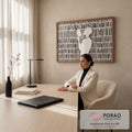 Quadro Decorativo Grande Silhueta Lendo Preto para Sala | quadros decorativos | silhueta de pessoa lendo livro sobre fundo de traços pretos verticais | em ambiente 2 | Porao dos Quadros