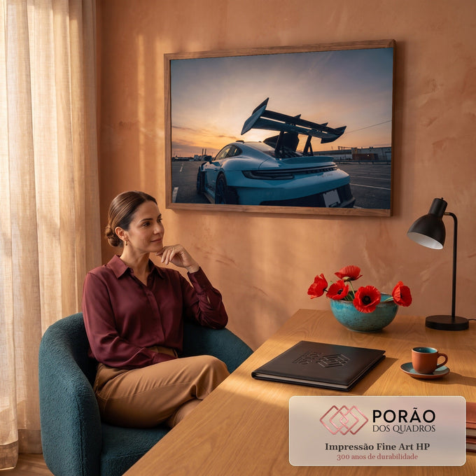 Quadro Decorativo Grande Carro Automóvel para Sala Azul | quadros decorativos | carro esportivo azul claro com aerofólio preto contra céu de pôr do sol | em ambiente 2 | Porao dos Quadros
