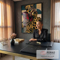 Quadro Decorativo Mulher Retrato Dourado com Estampa de Onça | quadros decorativos | retrato feminino de perfil com maquiagem dourada geométrica e estampa de onça | em Quadros para Escritorio | Porao dos Quadros