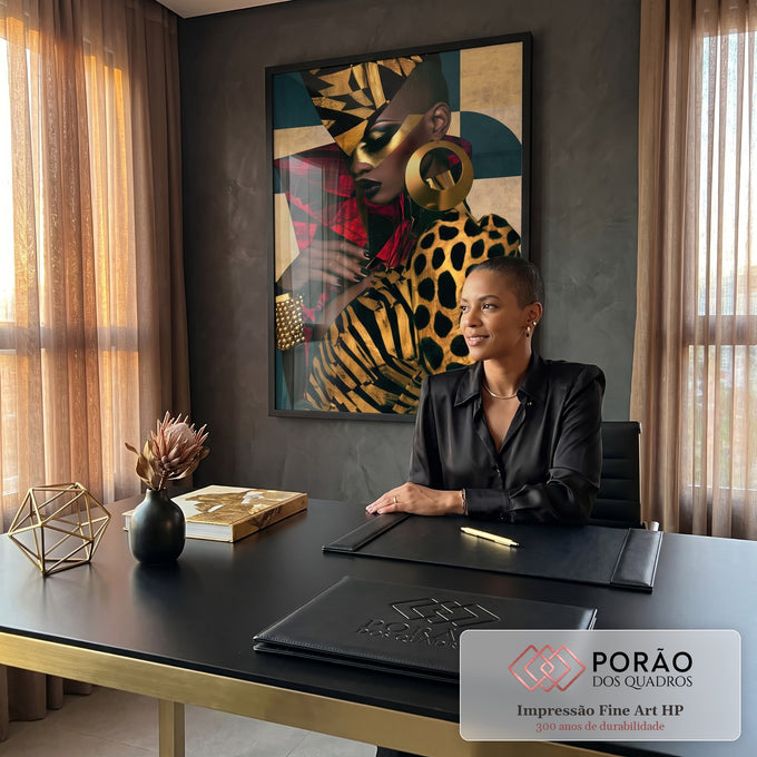 Quadro Decorativo Mulher Retrato Dourado com Estampa de Onça | quadros decorativos | retrato feminino de perfil com maquiagem dourada geométrica e estampa de onça | em Quadros para Escritorio | Porao dos Quadros