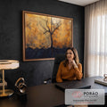Árvore escura com galhos e raízes sobre fundo dourado craquelado e base preta, quadro decorativo
