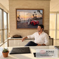 Quadro Decorativo Grande Casal e Carro para Sala Vermelho | quadros decorativos | casal se abraçando ao lado de carro esportivo vermelho em pôr do sol litorâneo com palmeiras | em ambiente 2 | Porao dos Quadros