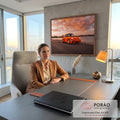 Porsche 911 laranja widebody na estrada à beira d'água sob céu rosado de pôr do sol, quadro decorativo