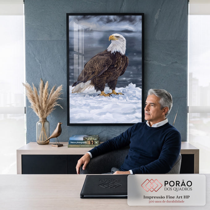 Águia de cabeça branca em pé sobre a neve diante de rio azul acinzentado, pintura realista, quadro decorativo