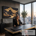 Quadro Decorativo Grande Montanhas Douradas para Sala Preto | quadros decorativos | montanhas negras e douradas com rio dourado e céu estrelado escuro | em ambiente 2 | Porao dos Quadros