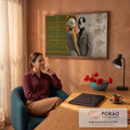 Quadro Decorativo Grande Casal Estilizado Preto para Sala | quadros decorativos | mulher de peruca loira e vestido xadrez ao lado de homem com rosto pintado em preto e branco | em ambiente 2 | Porao dos Quadros