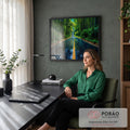 Quadro Decorativo Grande Estrada Molhada para Sala Verde | quadros decorativos | estrada molhada em perspectiva atravessando densa floresta de bambu verde | em ambiente 2 | Porao dos Quadros