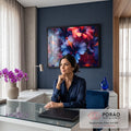 Quadro Decorativo Grande Hibiscos Azuis para Sala Azul | quadros decorativos | flores de hibisco em azul, roxo e vermelho com pistilos laranja sobre fundo escuro | em ambiente 2 | Porao dos Quadros