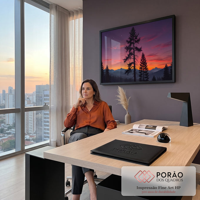 Quadro Decorativo Grande Pinheiros ao Entardecer para Sala | quadros decorativos | pinheiros em silhueta contra céu roxo e laranja com montanhas e lua crescente | em ambiente 2 | Porao dos Quadros