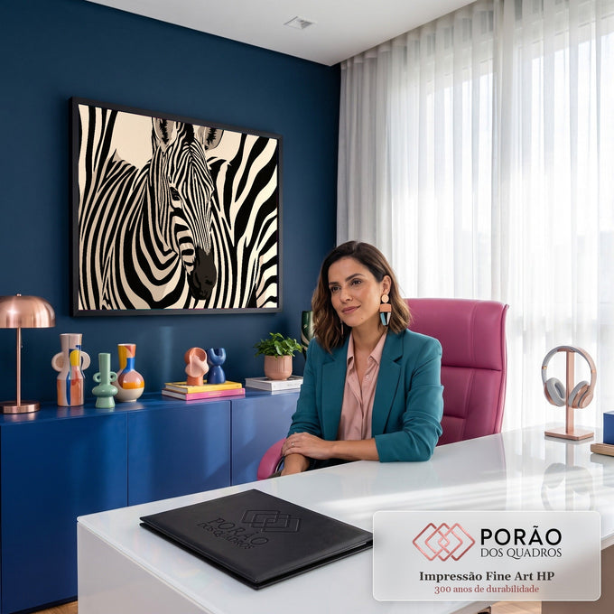 Quadro Decorativo Grande Zebra em Close para Sala Preto | quadros decorativos | close de zebra com listras pretas e fundo bege em estilo gráfico | em ambiente 2 | Porao dos Quadros