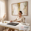 Quadro Decorativo Grande Mármore com Veios para Sala Dourado | quadros decorativos | efeito mármore líquido com veios dourados e cinza sobre fundo branco | em ambiente 2 | Porao dos Quadros