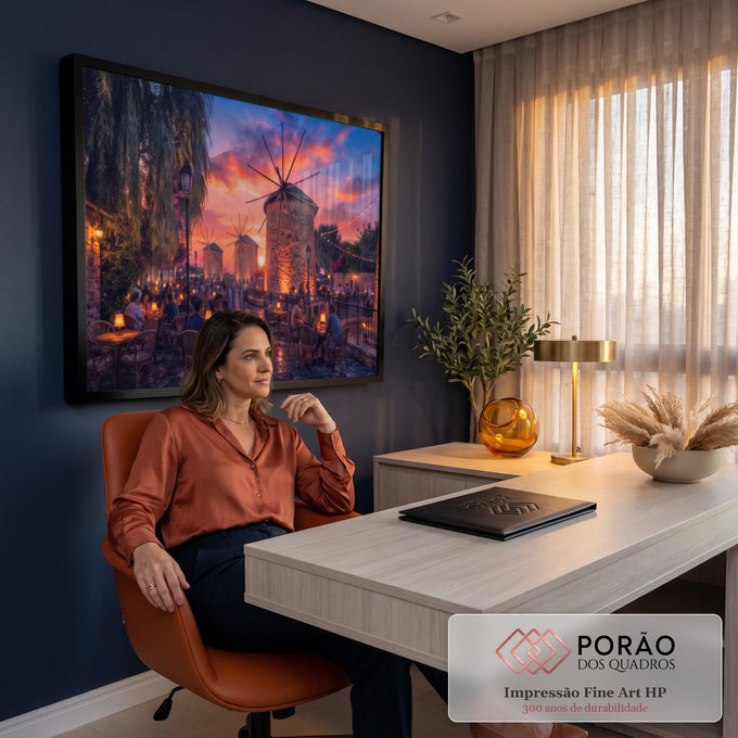 Quadro Decorativo Grande Pôr do Sol Moinhos para Sala | quadros decorativos | pôr do sol colorido sobre moinhos de pedra com café ao ar livre numa rua de paralelepípedos | em ambiente 2 | Porao dos Quadros