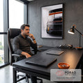 Quadro Decorativo Grande Carro Esportivo para Sala Preto | quadros decorativos | traseira de carro esportivo preto fosco com detalhes laranja e aerofólio em destaque | em ambiente 2 | Porao dos Quadros