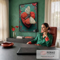 Borboleta de asas bege e vermelhas sobre coração vermelho rachado em fundo verde, quadro decorativo