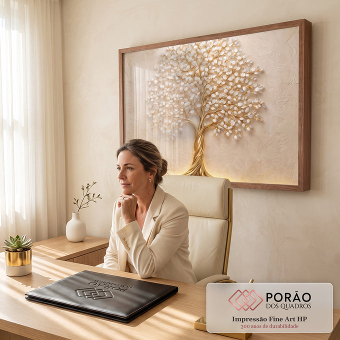 Árvore da vida dourada com tronco trançado e folhas brancas em relevo sobre parede bege, quadro decorativo