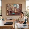Rua de Paris com prédios clássicos, carro retrô turquesa, mulher de vermelho e Torre Eiffel, quadro decorativo