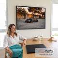 Porsche 911 clássico cinza rebaixado com rodas bronze em pátio de concreto ao entardecer, quadro decorativo
