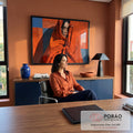 Quadro Decorativo Mulher com Xale Laranja em Fundo | quadros decorativos | mulher envolta em xale laranja texturizado sobre fundo geométrico azul e laranja | em Quadros para Escritorio | Porao dos Quadros