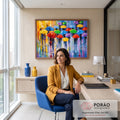 Quadro Decorativo Grande Pessoas com Guarda-Chuvas para Sala | quadros decorativos | pessoas caminhando sob guarda-chuvas coloridos em dia de chuva na cidade | em ambiente 2 | Porao dos Quadros
