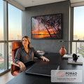 Quadro Decorativo Grande Pôr do Palmeiras para Sala | quadros decorativos | pôr do sol laranja com silhuetas de palmeiras e rio refletindo as cores do céu | em ambiente 2 | Porao dos Quadros