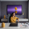 Árvore amarela solitária em pequena ilha refletida em lago sob céu roxo com pássaros, quadro decorativo