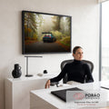 Quadro Decorativo Grande Carro Esportivo Floresta para Sala | quadros decorativos | carro esportivo azul visto de trás em estrada enevoada dentro de floresta | em ambiente 2 | Porao dos Quadros