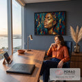 Mulher negra de olhos fechados com folha dourada no rosto e fundo azul em pinceladas, quadro decorativo