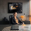 Quadro Decorativo Águia de Olhar Laranja em Fundo Preto | quadros decorativos | close do rosto de uma águia com olho laranja intenso e penas pretas | em Quadros para Escritorio | Porao dos Quadros