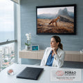 Raposa vermelha em campo de grama seca com picos rochosos das montanhas ao fundo, quadro decorativo