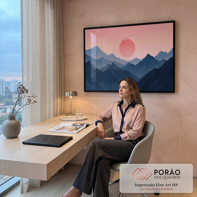 Quadro Decorativo Grande Sol e Montanhas para Sala Rosa | quadros decorativos | montanhas azuis em camadas com sol rosa gigante e bando de pássaros voando | em ambiente 2 | Porao dos Quadros