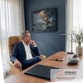 Quadro Decorativo Grande Jesus Caminhando para Sala Azul | quadros decorativos | Jesus caminhando sobre o mar agitado com raio de luz dourada no céu tempestuoso | em ambiente 2 | Porao dos Quadros