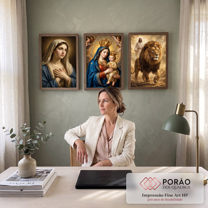 Quadro Decorativo Kit 3 Telas Nossa Senhora Jesus para Sala | quadros decorativos | Nossa Senhora com Menino Jesus, anjos e Jesus junto a um leão coroado | em ambiente 2 | Porao dos Quadros