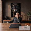 Quadro Decorativo Lobo de Olhos Âmbar em Fundo Preto | quadros decorativos | lobo cinza em close olhando para câmera com olhos âmbar em fundo preto | em Quadros para Escritorio | Porao dos Quadros