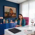 Quadro Decorativo Grande Leão Deitado para Sala Marrom | quadros decorativos | leão deitado com juba dourada olhando para o lado ao entardecer | em ambiente 2 | Porao dos Quadros