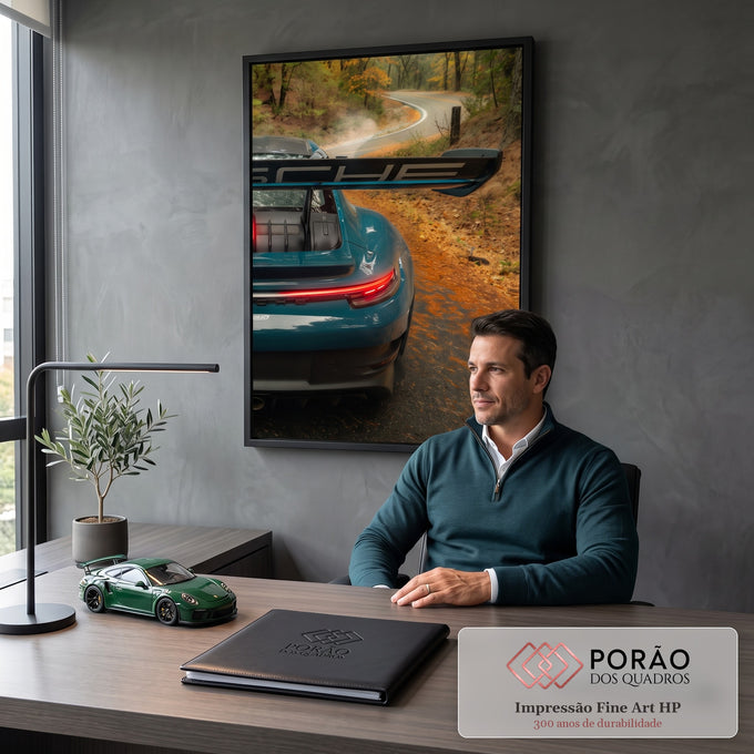 Quadro Decorativo Grande Aerofólio Esportivo para Sala Verde | quadros decorativos | traseira de carro esportivo verde-petróleo com aerofólio preto em estrada de floresta outonal | em ambiente 2 | Porao dos Quadros
