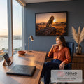 Quadro Decorativo Grande Leão na Savana Dourado para Sala | quadros decorativos | leão em pé sobre rocha com juba dourada contra céu de pôr do sol na savana | em ambiente 2 | Porao dos Quadros