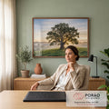 Quadro Decorativo Grande Árvore Solitária para Sala Verde | quadros decorativos | árvore solitária com sol nascendo entre os galhos sobre colina com névoa | em ambiente 2 | Porao dos Quadros