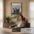Quadro Decorativo Grande Três Macacos para Sala Marrom | quadros decorativos | três macacos sentados num galho com paisagem de rio e colinas ao fundo | em ambiente 2 | Porao dos Quadros
