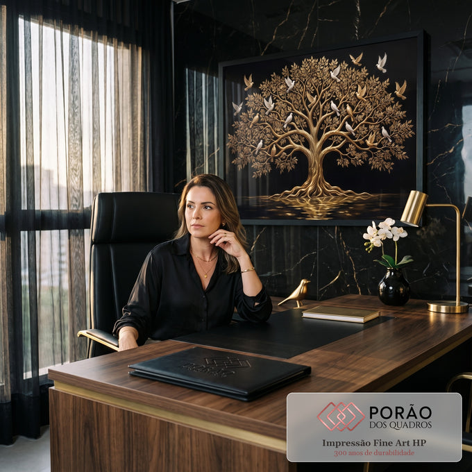 Quadro Decorativo Grande Árvore Dourada para Sala Preto | quadros decorativos | árvore dourada com pombas brancas voando sobre fundo preto | em ambiente 2 | Porao dos Quadros