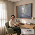 Quadro Decorativo Grande Corredor de Ripas para Sala Preto | quadros decorativos | corredor arquitetônico com ripas verticais em preto e branco e piso de concreto | em ambiente 2 | Porao dos Quadros