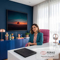 Árvore solitária em campo ao pôr do sol laranja, céu azul-petróleo e lua crescente, quadro decorativo
