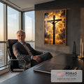 Quadro Decorativo Grande Crucificação de Jesus para Sala | quadros decorativos | Jesus Cristo crucificado sob nuvens escuras rasgadas por luz dourada intensa | em ambiente 2 | Porao dos Quadros
