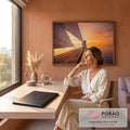 Quadro Decorativo Grande Mulher ao Pôr do Sol para Sala | quadros decorativos | mulher sentada na proa de veleiro observando pôr do sol laranja e roxo sobre o mar | em ambiente 2 | Porao dos Quadros