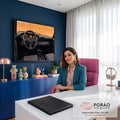 Interior de Porsche 911 clássico com volante preto, painel laranja e bancos pied-de-poule, quadro decorativo