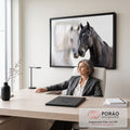 Quadro Decorativo Grande Cavalo e Cavalo para Sala Branco | quadros decorativos | cavalo branco e cavalo preto encostando as cabeças em fundo branco | em ambiente 2 | Porao dos Quadros