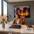 Quadro Decorativo Grande Pôr do Pinheiros para Sala | quadros decorativos | silhuetas de pinheiros contra céu laranja e roxo ao entardecer | em ambiente 2 | Porao dos Quadros