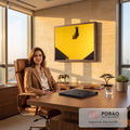 Quadro Decorativo Grande Varanda Amarela para Sala Amarelo | quadros decorativos | parede amarela com varanda de ferro, mulher observando e homem olhando para cima | em ambiente 2 | Porao dos Quadros